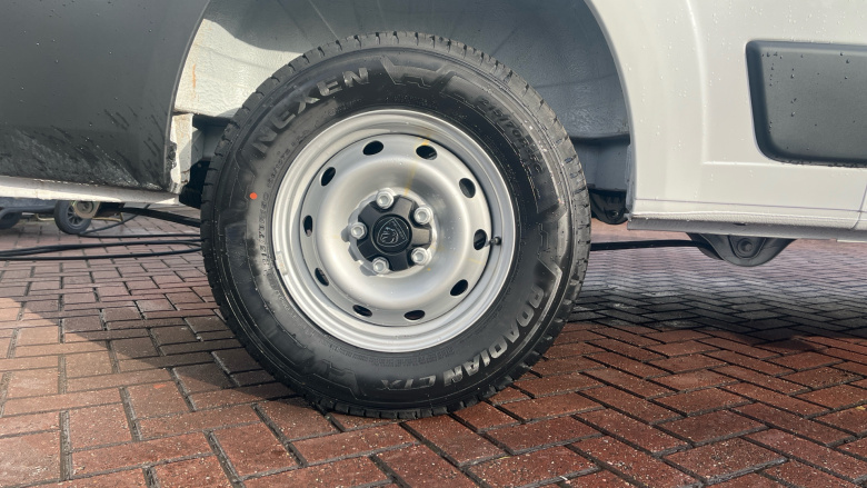 Peugeot Boxer 3500 L2 Diesel 2.2 BlueHDi 140 H1 Van Professional